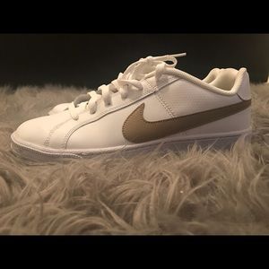 Womens Nike Aero Shoe